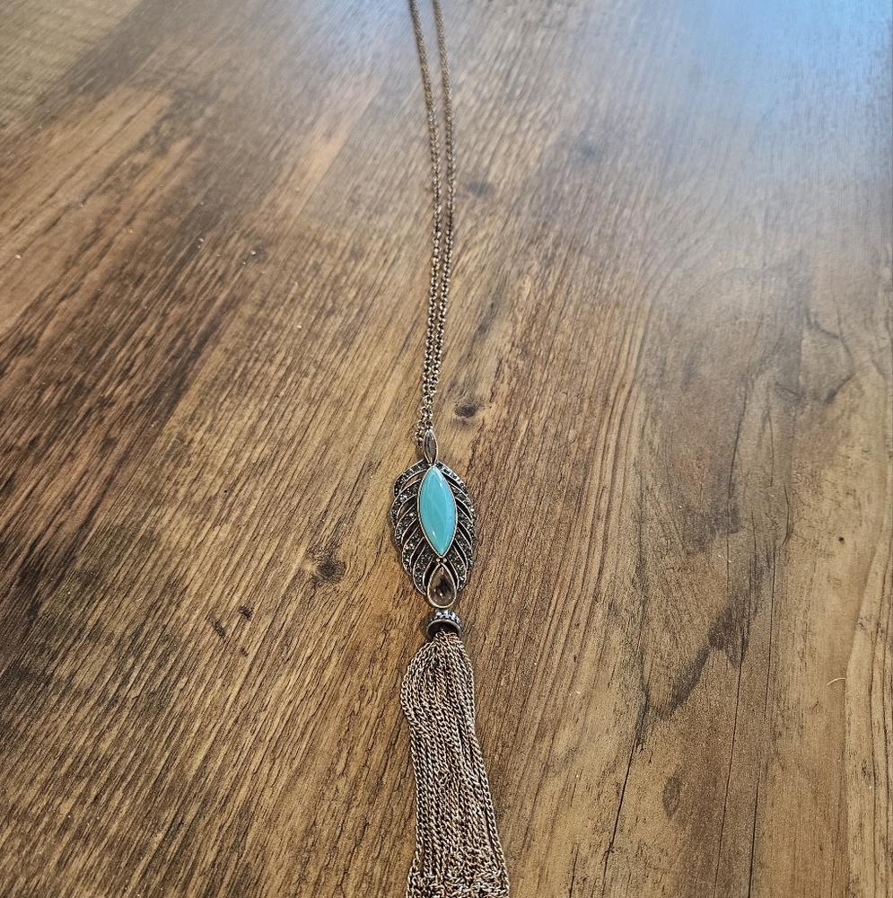 Elegant Gold and Turquoise Pendant Necklace
